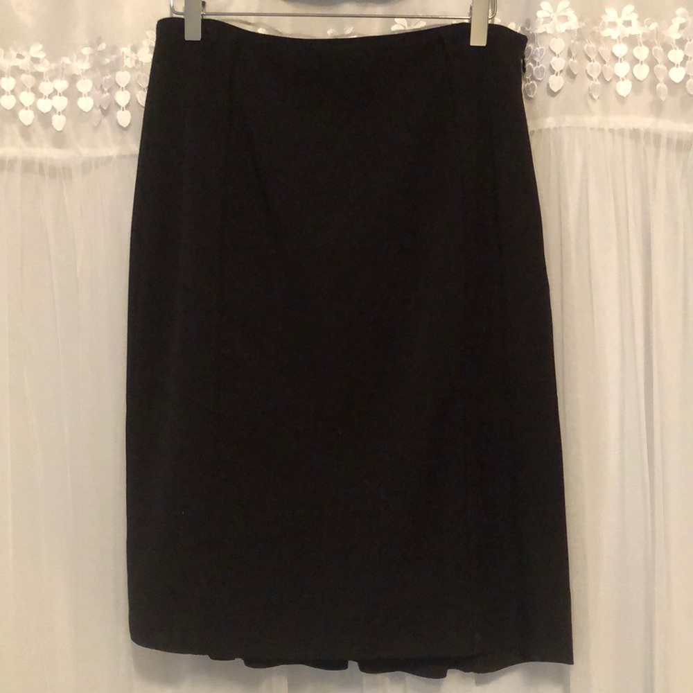 🌻🌻 White House Black Market Skirt